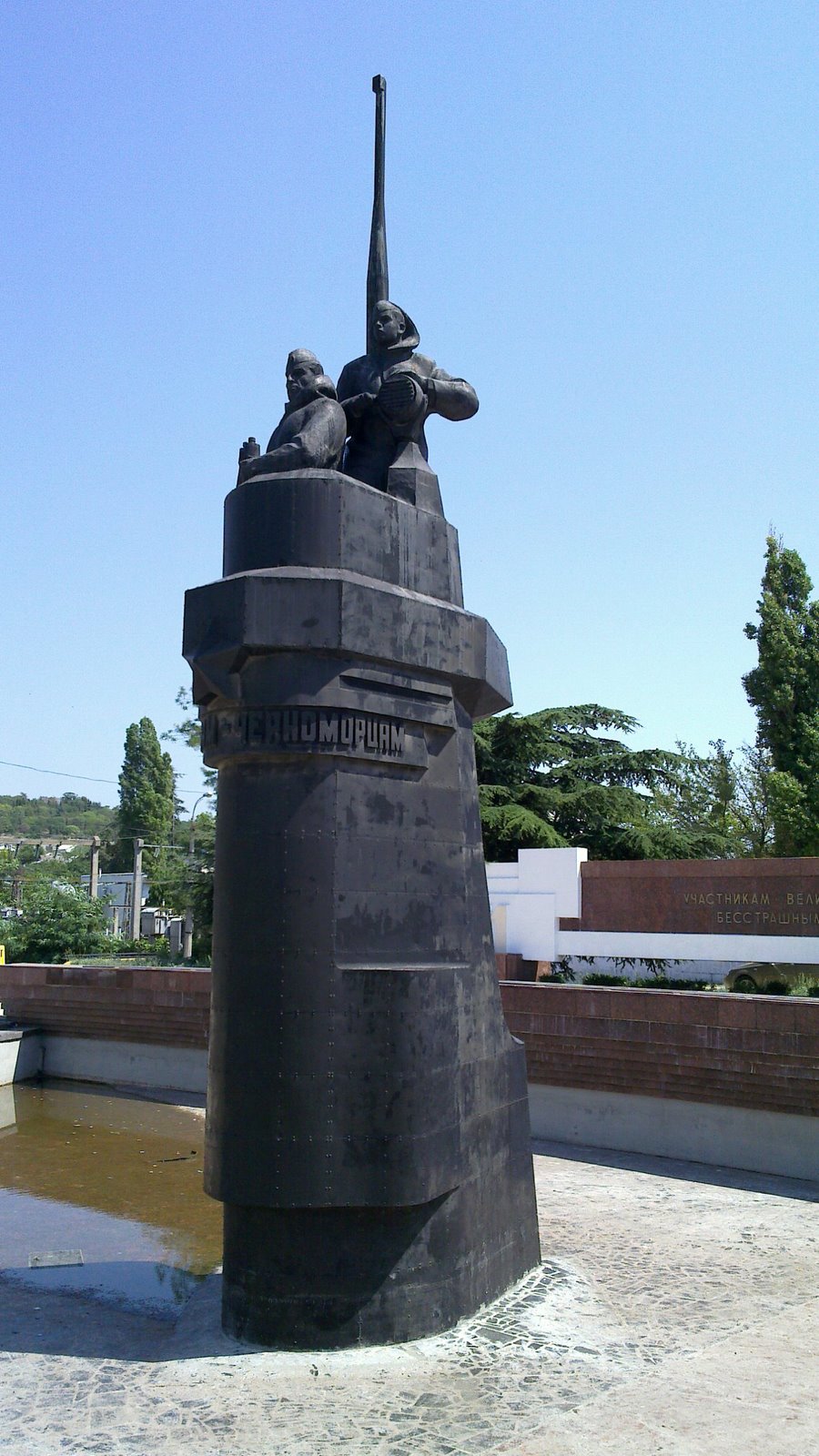 Памятник героям-подводникам